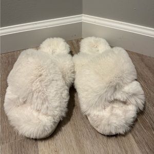 Women’s fuzzy slippers